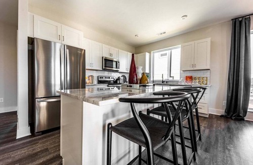 Nashville House | Vintage Nashville 230–Rooftop Deck–Sleeps 8