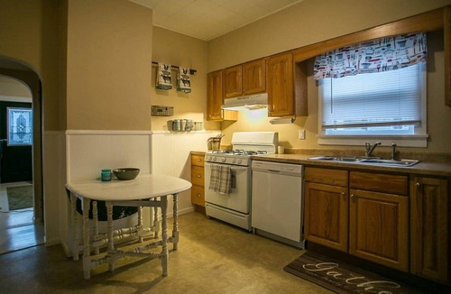 Springfield House | Vintage On Vine - Central 1940's Charming Bungalow