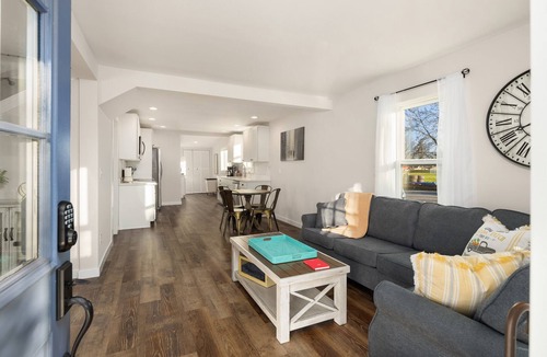 Snohomish House | Vintage Trail House in Historic Downtown Snohomish- 3 bed 2 bath home