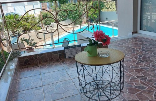 Volos City Centre Apartment | Violet Studio με πισίνα