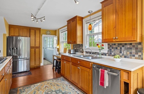 Madison House | VIP Brewery Manor, Sleeps 10, Private Hot Tub