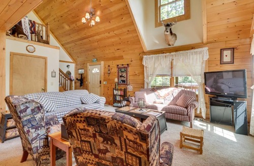 Fulks Run House | Virginia Mountain Cabin w/Decks & Fireplaces