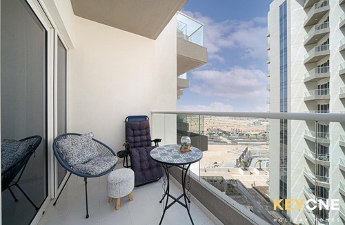 Dubai Apartment | Viridis Residence Cozy Studio Living
