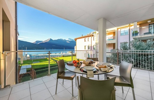 Maccagno Apartment | Vista di Maccagno Fantastico Pool, Maccagno con Pino e Veddasca, Italy