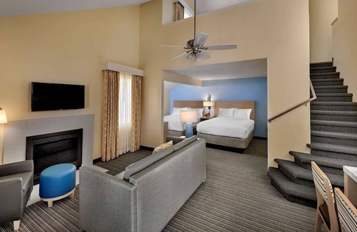 Chesterfield House | Visit Chesterfield! 3 Spacious Suites with Full Kitchen! Pool & Sports Court!