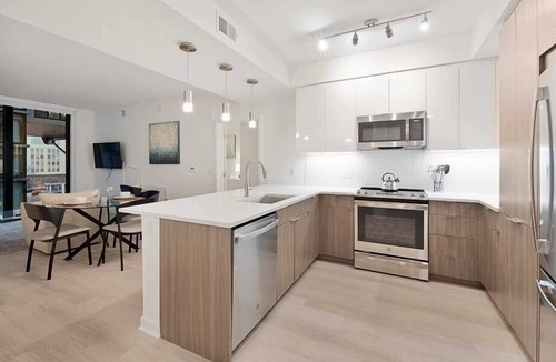 NoMa Hotel | Visit DC Historic Sites | Keyless Entry & In-unit Laundry | NoMa