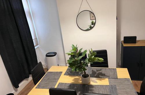 Luton House | Visit Luton With This 2 BR Rental - Sleeps 6