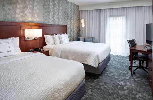 Brookfield Hotel | Visit Mitchell Park Conservatory! 2 Modern Units, Pets Allowed, Indoor Pool!