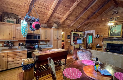Pine Mountain Cabin | Visit Sparkleberry for the 4th! - Fiber Wifi! - Close to Callaway Gardens
