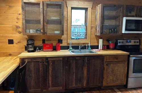 Pope County Cabin | Visit this rustic cabin snuggled deep in the heart of the Shawnee Forest