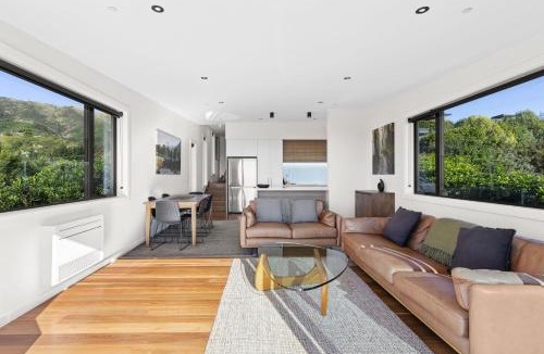 Pohara House | Vista al Mar