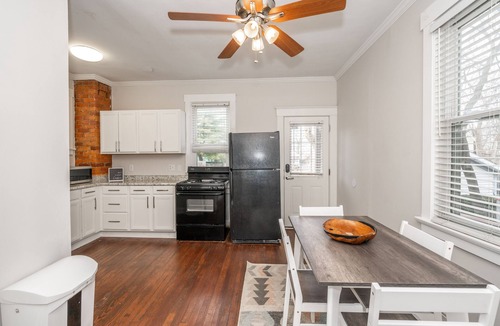 Hyde Park House | Vista View Villa Suites – Whole Home Rental! 2 Private Condos 10 Min to Downtown
