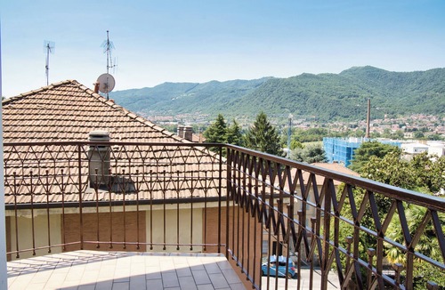 Calolziocorte Apartment | VistaLago Suite - Three Bedroom Apartment, Sleeps 6