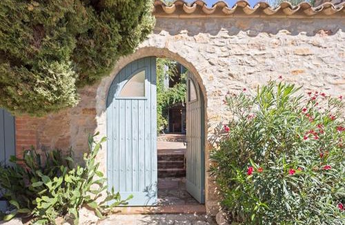 Peratallada House | ¡Vistas al Castillo Casa con Piscina en el Centro