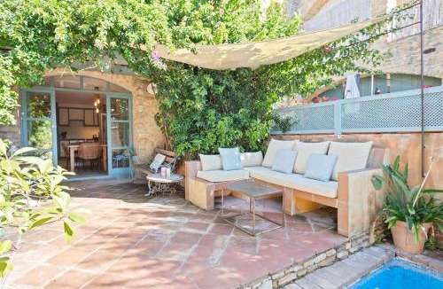 Peratallada House | ¡Vistas al Castillo Casa con Piscina en el Centro