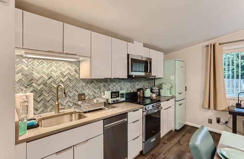 Northwest Bellevue Apartment | Vita Bella Luxury Studio 1king bed 1 sofabed