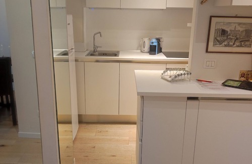 Central Station Apartment | VITRUVIO 42 DELUXE | Modern Milan Apartment | Central Location | Sleeps 3