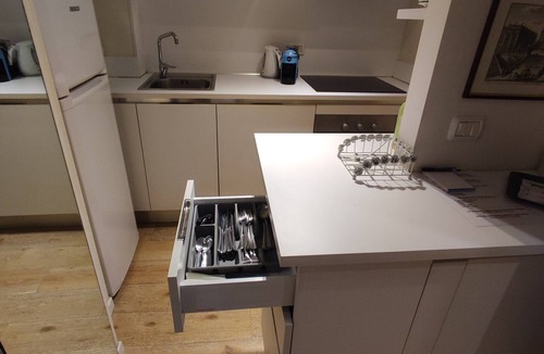 Central Station Apartment | VITRUVIO 42 DELUXE | Modern Milan Apartment | Central Location | Sleeps 3