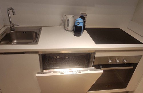 Central Station Apartment | VITRUVIO 42 DELUXE | Modern Milan Apartment | Central Location | Sleeps 3