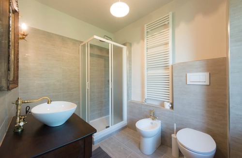 Villair-Amerique Apartment | Vivaldi Suite: Independence, Color, and History