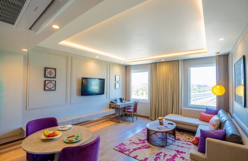 Ahmedabad Hotel | Vivanta Ahmedabad SG Highway