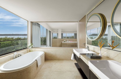 Caranzalem Hotel | Vivanta Goa, Miramar