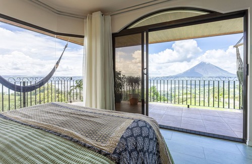 El Castillo House | Volcano Lake Views Mountain Jungle Retreat - Solar Powered