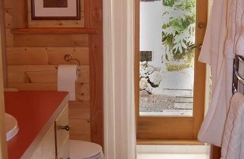 Volcano Bed & Breakfast | Volcano Mist Cottage