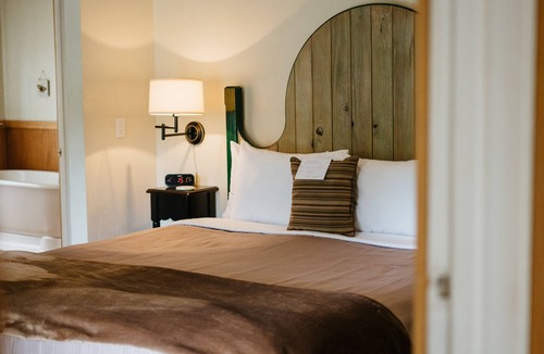 Volcano Bed & Breakfast | Volcano Union Inn and Pub