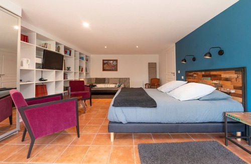 Baden Bed & Breakfast | Voyage B&B with Shared Terrace, Communal Garden & Wi-Fi