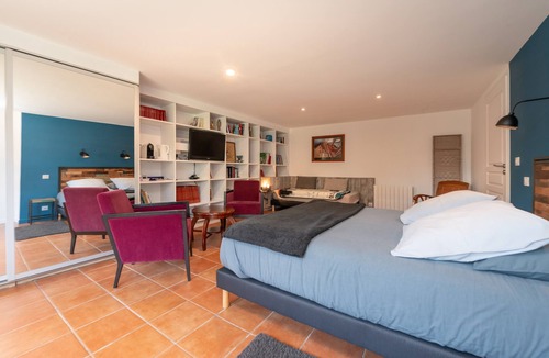 Baden Bed & Breakfast | Voyage B&B with Shared Terrace, Communal Garden & Wi-Fi