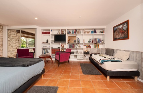 Baden Bed & Breakfast | Voyage B&B with Shared Terrace, Communal Garden & Wi-Fi