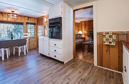 Lyons Cabin | VR-21-0003 Enchanting Romantic Creekside-NS-Cabin Near Estes Allenspark , WiFi