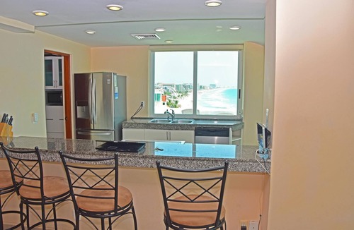 Zona Hotelera Condo | VRBO Premier Host #3702 – Beachfront – Enjoy huge private space timsoceancondos
