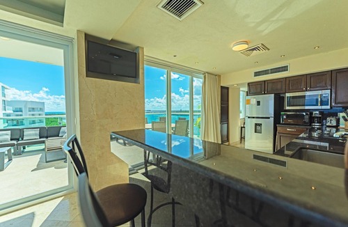 Zona Hotelera Condo | VRBO Premier Host – Beachfront – 8BR/7bth – Penthouse Combo #214