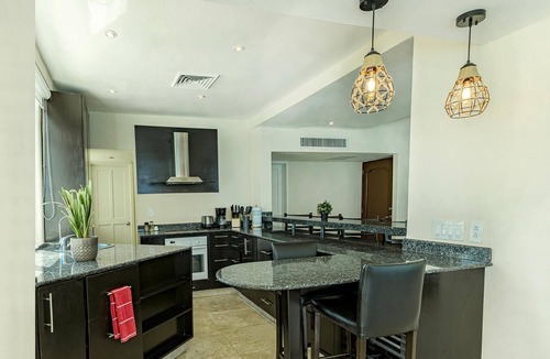 Zona Hotelera Condo | VRBO Premier Host – Beachfront – 8BR/6bth – Penthouse Combo #312