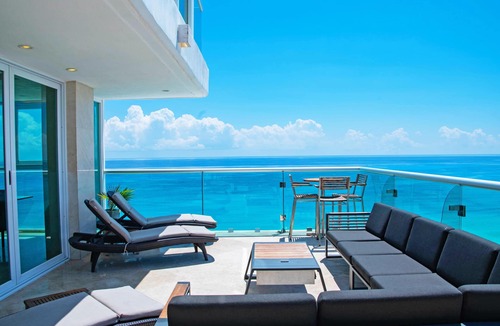 Zona Hotelera Condo | VRBO Premier Host – Private Pools - 10BR/9Bth Beachfront Penthouse Combo #2014