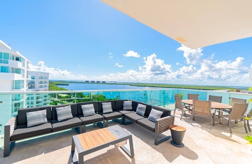 Zona Hotelera Condo | VRBO Premier Host – Private Pools - 10BR/9Bth Beachfront Penthouse Combo #2014