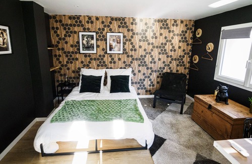 Aux Marais Apartment | Vrbo Property
