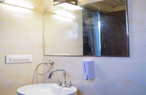Vrindavan Hotel | Vrindavan Dreams Hotel and Suites