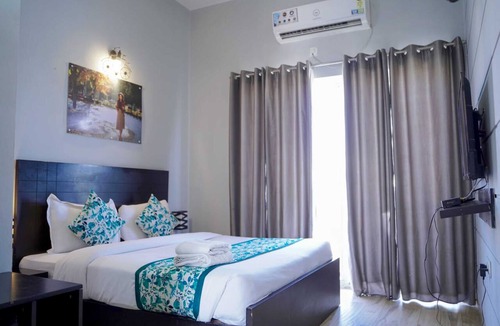Vrindavan Hotel | Vrindavan Dreams Hotel and Suites