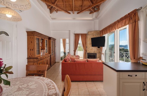 Pylos-Nestoras House | Vrisoules pool villa