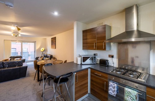 Dundee Apartment | VSBS Waterfront Walk Apt 3 Bed Sleeps 6 Parking