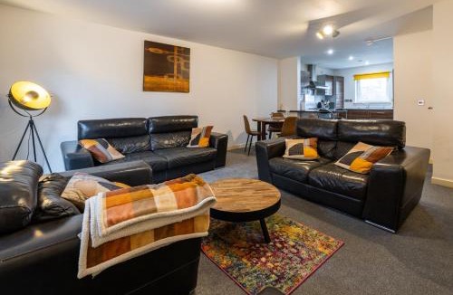 Dundee Apartment | VSBS Waterfront Walk Apt 3 Bed Sleeps 6 Parking