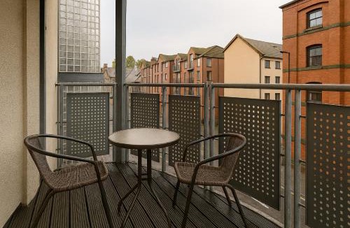 Dundee Apartment | VSBS Waterfront Walk Apt 3 Bed Sleeps 6 Parking