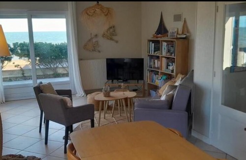 Ver-sur-Mer House | Vue exceptionnelle en front de mer, 8 personnes