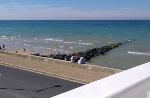 Ver-sur-Mer House | Vue Exceptionnelle en Front de Mer, 6 Personnes