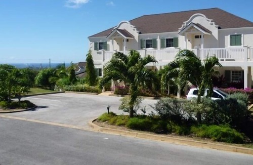 Vuemont Apartment | Vuemont 251 Apartment with panoramic West Coast views