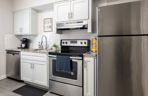 Five Points South Condo | Vulcan View- Groups/King Beds/Free Parking/Balcony