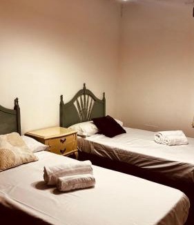 Los Angeles de San Rafael House | VUT Carrascosos, oasis familiar by Cabana Rentals